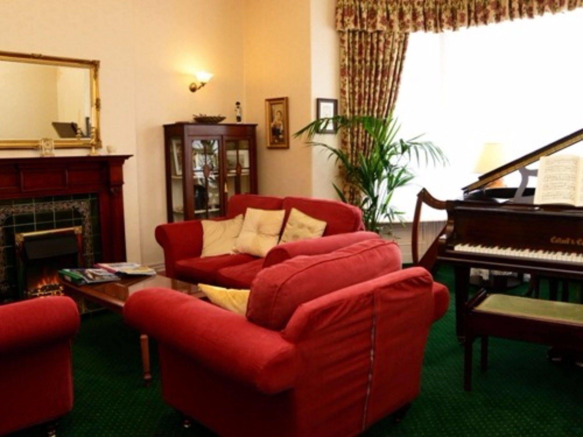 Отель Adcote House (Adults Only) Лландидно Экстерьер фото